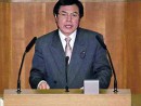 河治民夫議員が予算組替え動議を説明