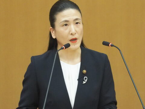 保険証はこれまでどおり存続を！ 今年度議案討論に宇佐美さやか議員が討論