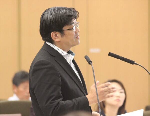 放課後児童クラブは利用料引き下げと支援員処遇改善を求める　古谷議員が市会で質問