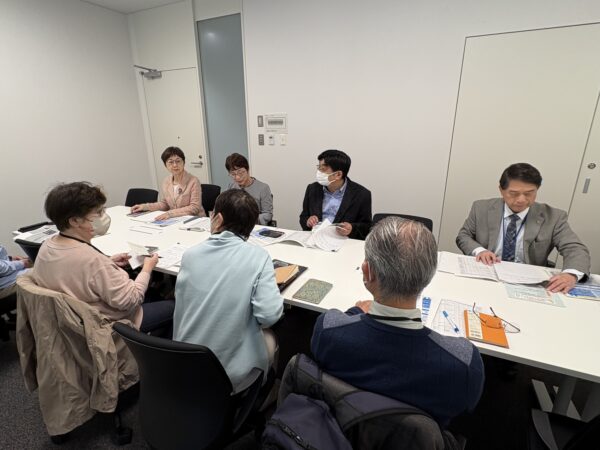 　不登校、ひきこもりの子どもを持つ親の会、学習支援グループと懇談