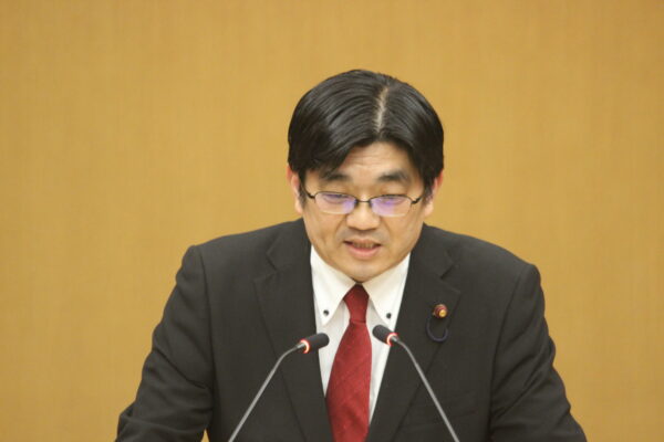 子ども手当、重点支援地方交付金の活用方向について　古谷議員が登壇