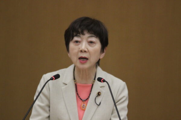 給食無償化は全額国費で、山下ふ頭の再開発は民間丸投げにするな　みわ智恵美議員が登壇