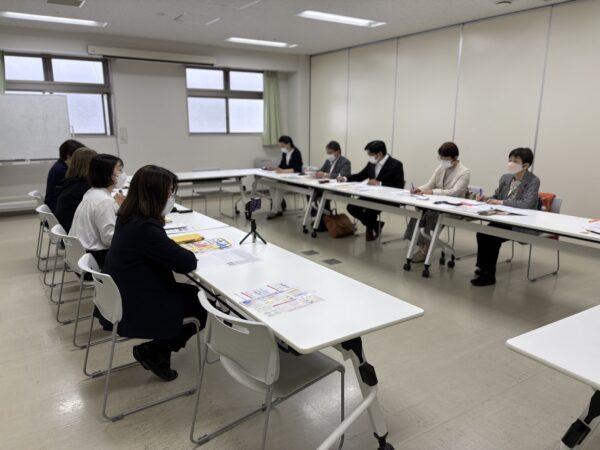 医療経営の実情、診療材料・薬の充足状況などを調査